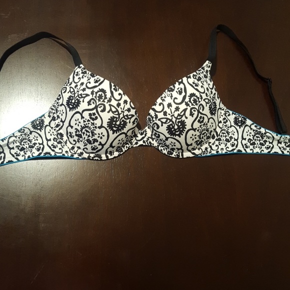 VS Bra - Picture 2 of 3
